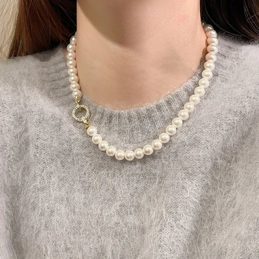 Collier Élégant en Perles – Fermoir Rond Raffiné, Bijou Féminin et Tendance