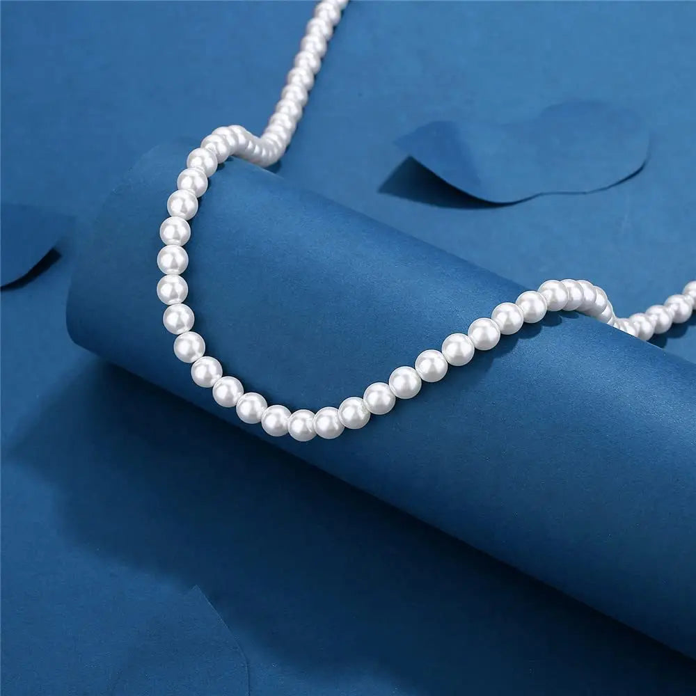 Collier Ras-du-Cou Perles Blanches – Style Unisexe & Tendance