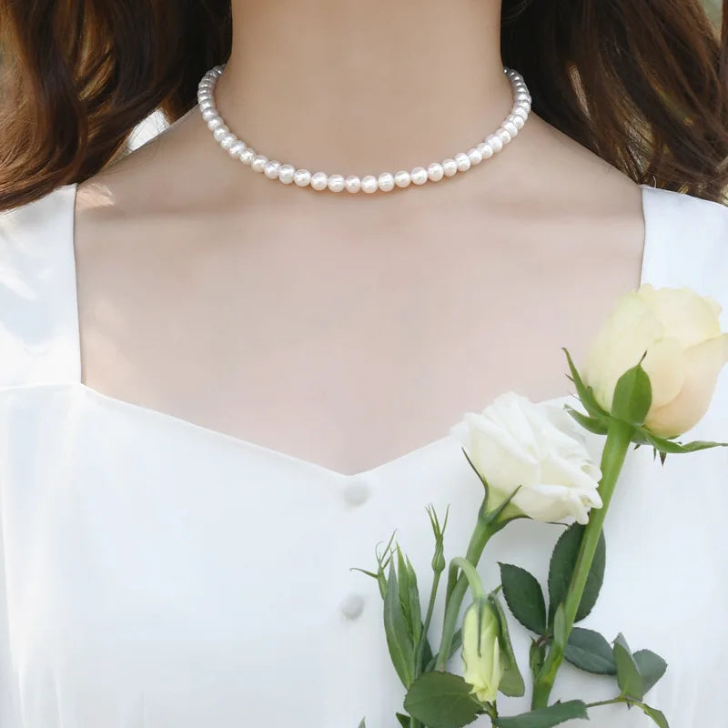 Collier Ras-du-Cou Perles Blanches – Style Unisexe & Tendance