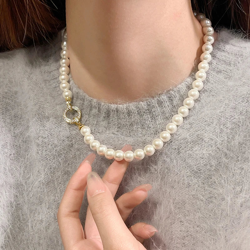 Collier Élégant en Perles – Fermoir Rond Raffiné, Bijou Féminin et Tendance
