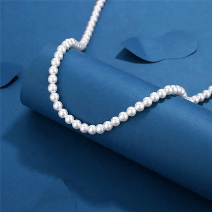 Collier Ras-du-Cou Perles Blanches – Style Unisexe & Tendance